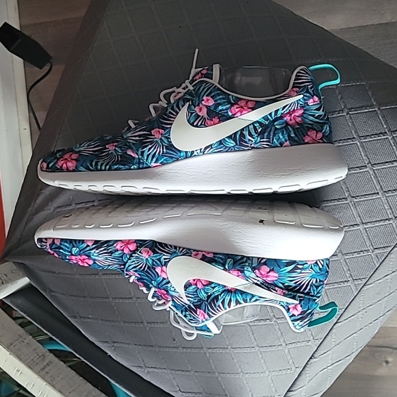 Nike Roshe Runs Size 11.5 Men's Floral Print Firm - Picture 5 of 9